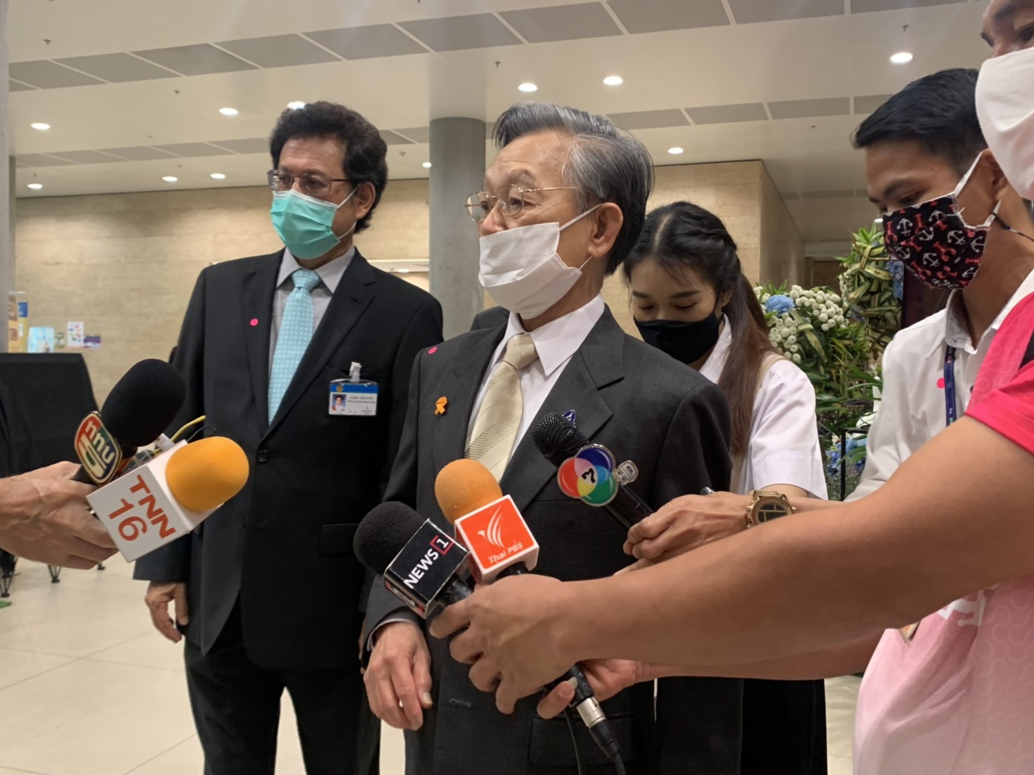 “ชวน”ชี้ส.ส.ก้าวไกลถอนชื่อในญัตติแก้รธน.ฝ่ายค้านไม่มีปัญหา แนะเวทีสภาเป็นส่วนหนึ่งในการหาทางออกประเทศ
