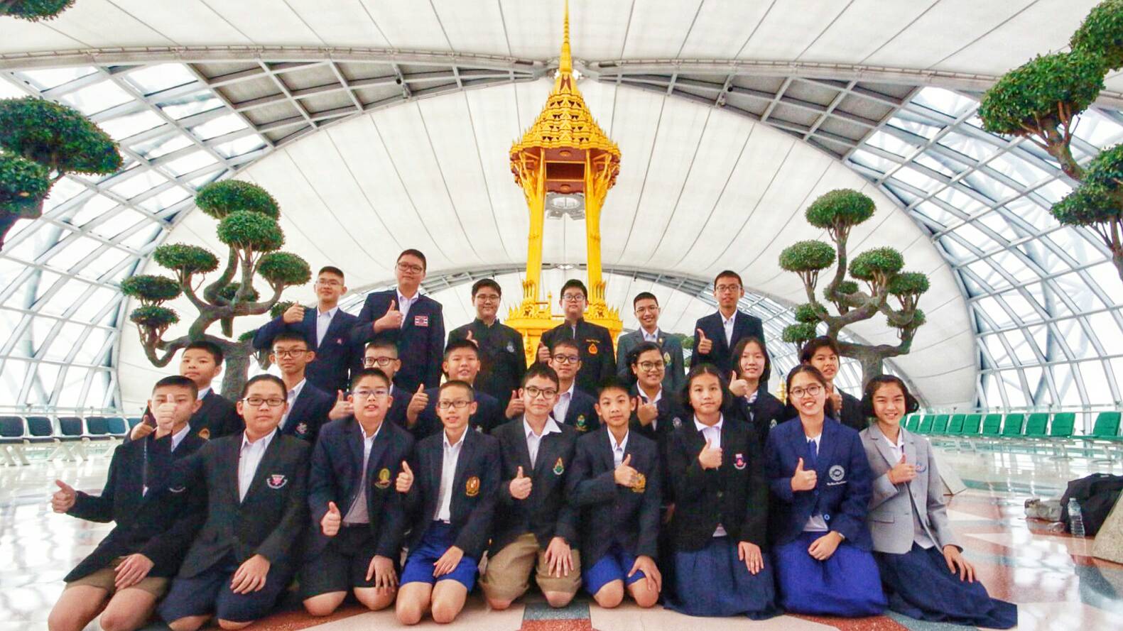 เชียร์นักเรียนไทยชิงชัยคณิต-วิทย์โอลิมปิกที่สิงคโปร์
