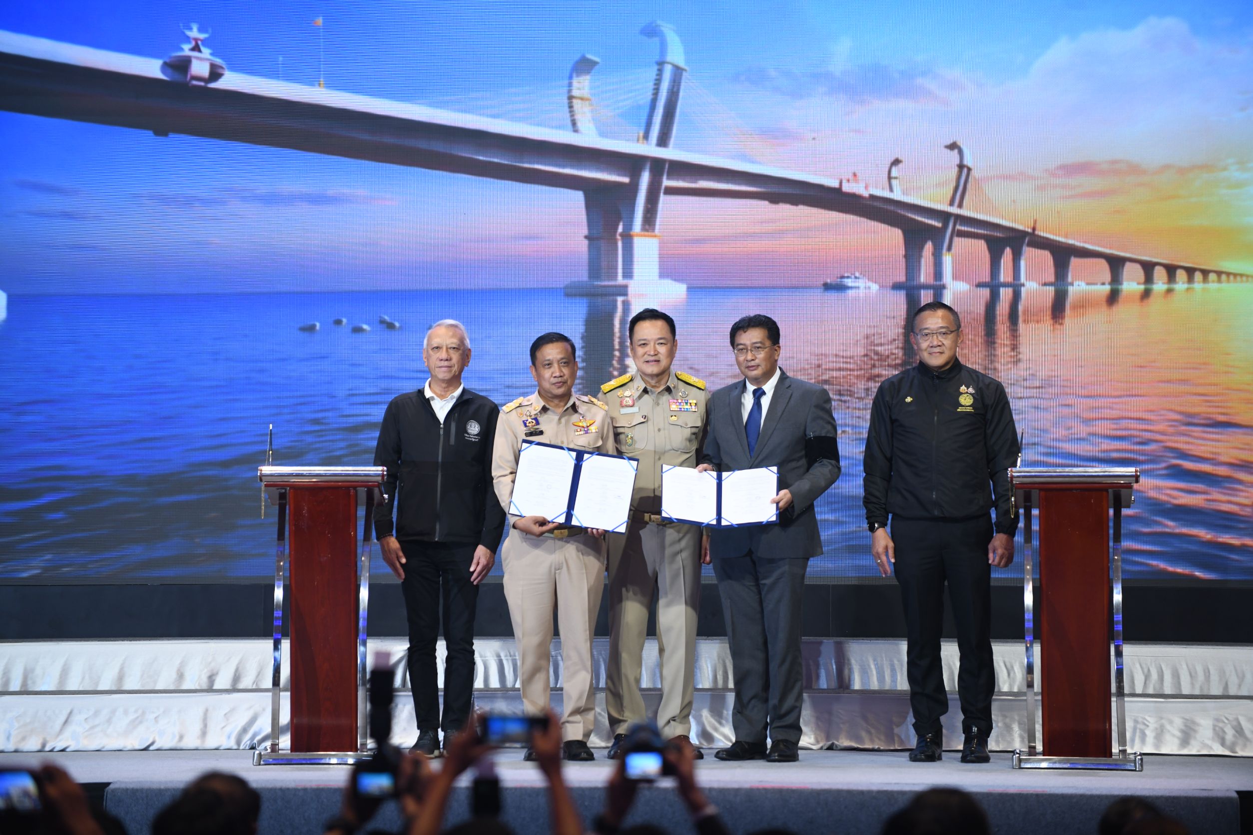 “อนุทิน” ลงนามบิ๊กโปรเจกต์ “สะพานข้ามทะเลสาบสงขลา-เกาะลันตา” ชู “สะพานแห่งโอกาส” เชื่อมเศรษฐกิจใต้