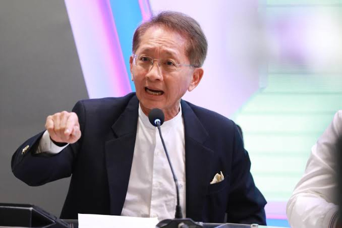 "ธีระชัย" เตือนฟื้นคนละครึ่ง อาจทำหนี้สาธารณะพุ่งแตะเพดาน 70%
