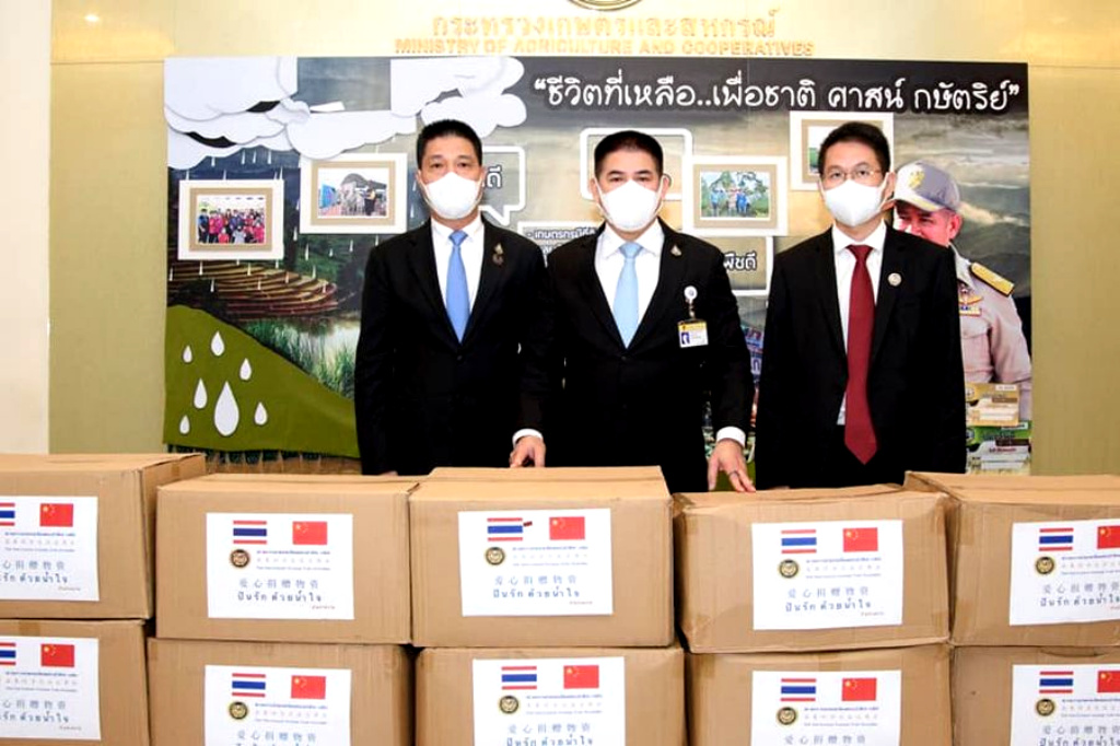 "ธรรมนัส" รับมอบหน้ากาก N95 จากส.การค้าแลกเปลี่ยนเศรษฐกิจไทย-เอเซีย นำแจก ปชช. ช่วยตัดวงจรแพร่เชื้อโควิด