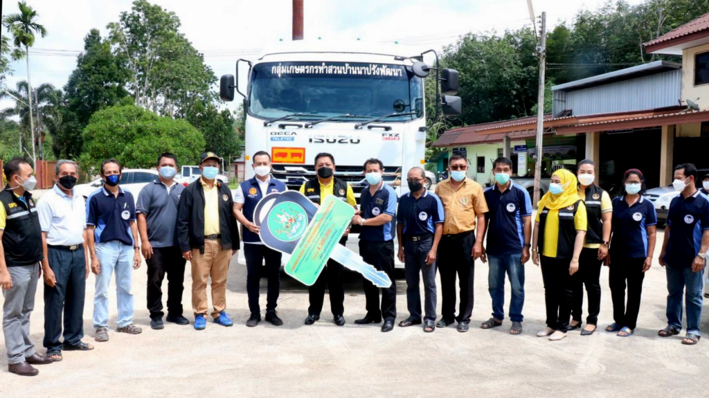 สหกรณ์สงขลา ร่วมส่งมอบรถบรรทุกสิบล้อพ่วงบรรทุกน้ำยางสดให้กลุ่มทำสวนบ้านปรังนาทวี