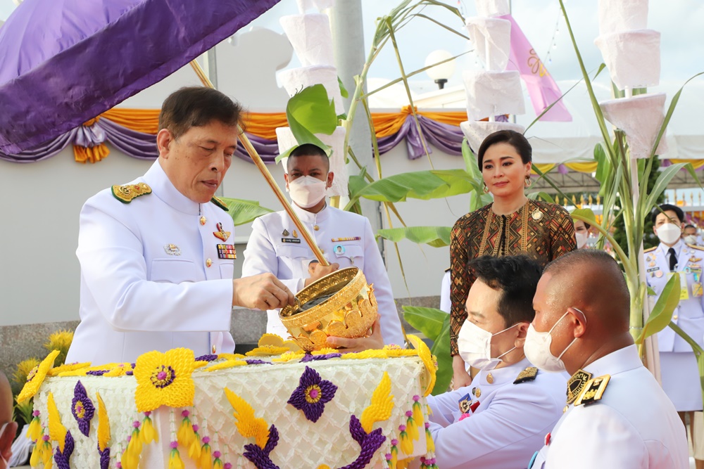 "ในหลวง-พระราชินี" เสด็จทรงประกอบพิธีวางศิลาฤกษ์-เปิดอาคารที่ทำการศาลอุทธรณ์ภาค 8 และศาลากลางจังหวัดภูเก็ต