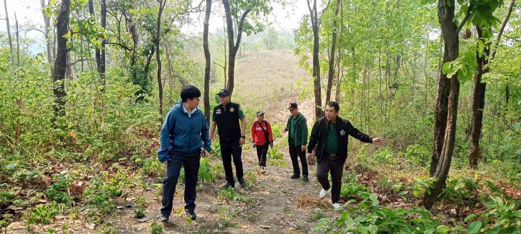 สจป.3 (ลำปาง) ออกตรวจติดตามการจัดทำแนวกันไฟ ในโครงการพระราชดำริฯ