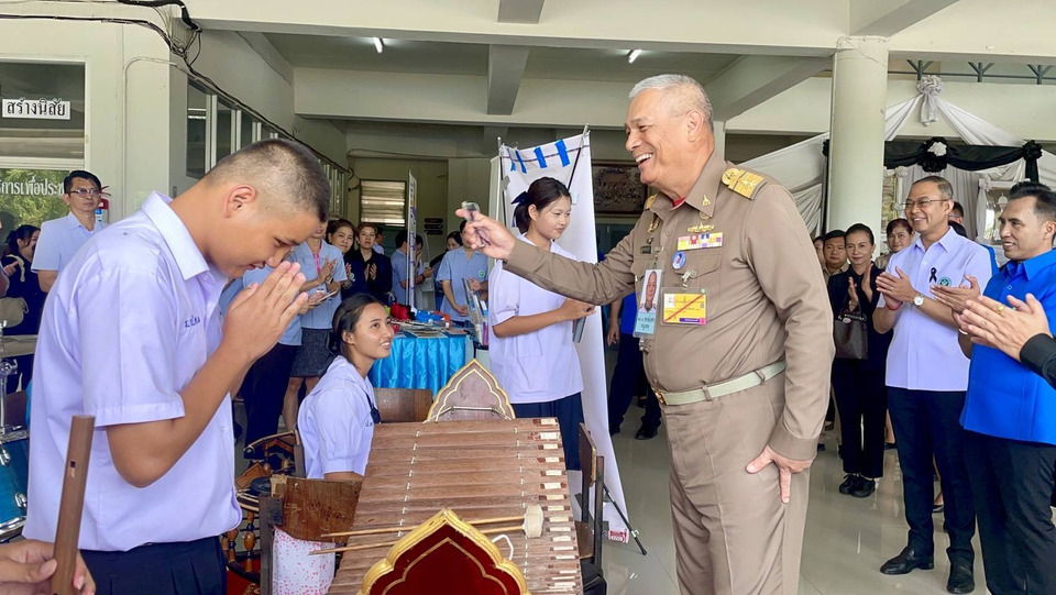 องคมนตรีตรวจเยี่ยม รร.ราชประชานุเคราะห์ 33 ลพบุรี ติดตามการศึกษา-เปิดโครงการดูแลสุขภาพจิตนักเรียน 
