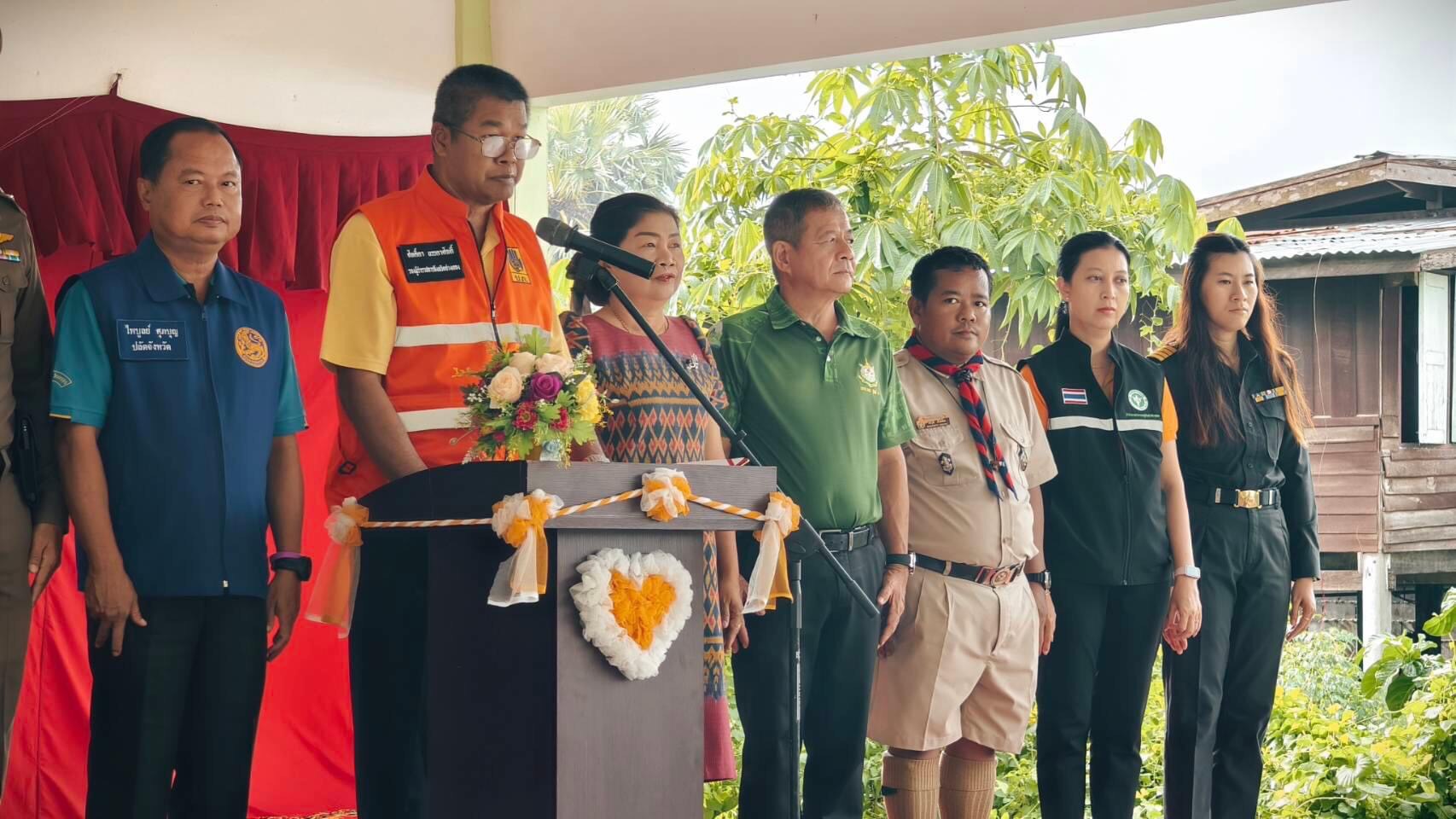 อ่างทองเปิดกิจกรรมรณรงค์สร้างจิตสำนึกและการสร้างเครือข่ายเกี่ยวกับการใช้ทางม้าลาย 