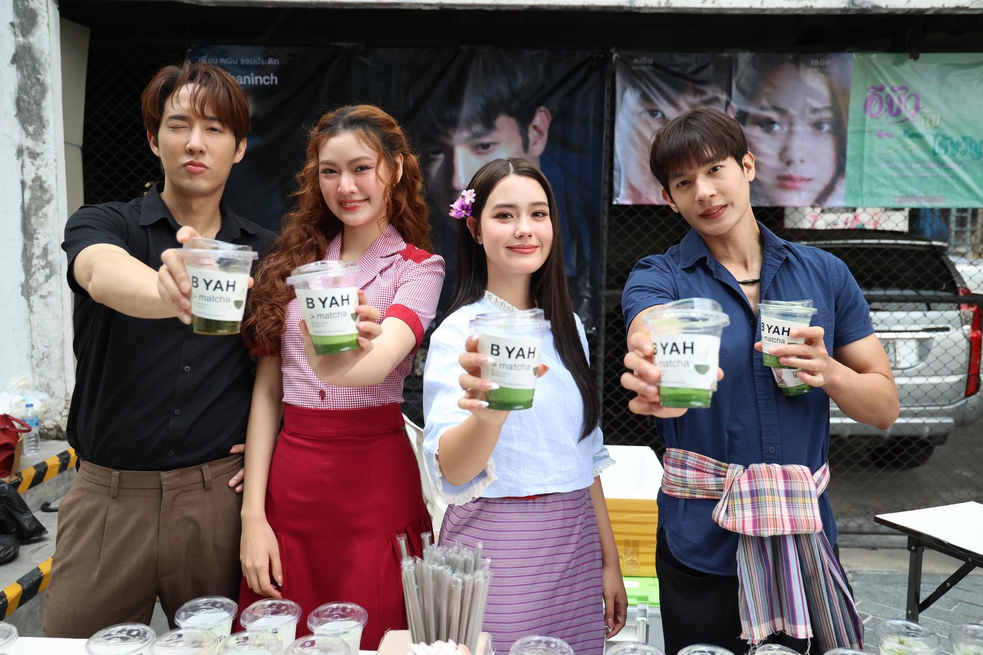ต้อนรับ “อีบัวกับไอ้ขวัญ” ลงจอวันแรก แฟนคลับ “เพื่อน คณิน” เหมามัทฉะแจกที่ช่อง 3