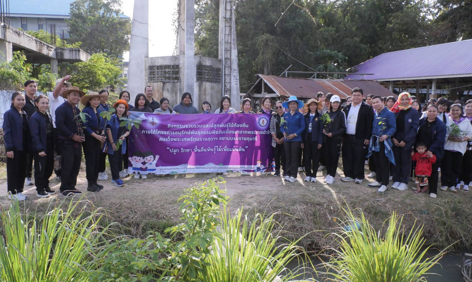 "โรงเรียนพุทไธสง" จัดกิจกรรมลงแขกเกี่ยวข้าว ฟื้นภูมิปัญญาท้องถิ่น