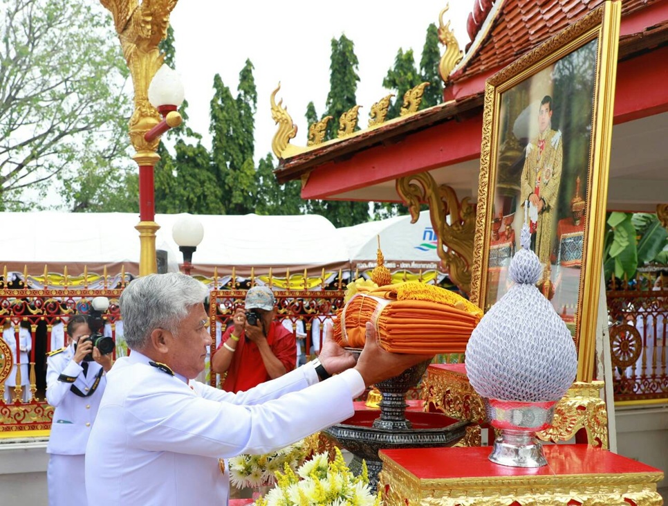 ยโสธรทำพิธีทอดกฐินพระราชทานถวายแด่พระภิกษุสงฆ์ที่วัดมหาธาตุ (พระอารามหลวง) 