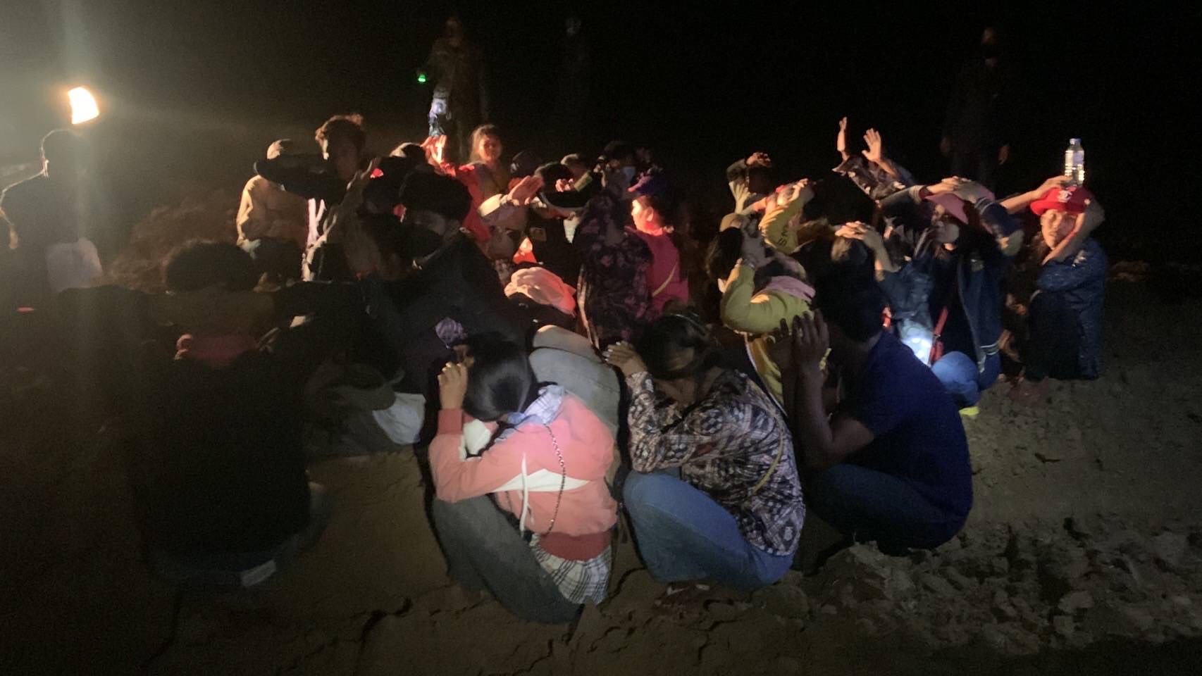 สระแก้วสกัดจับแรงงานต่างด้าวชายหญิงรวม 35 คน คนขับหลบหนีได้