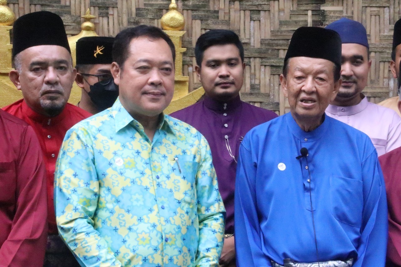 "พรรคประชาชาติ" ส่งเสริมวัฒนธรรมมลายู มอบรางวัล ประกวดภาพถ่ายชุดมลายูวันฮารีรายอ 