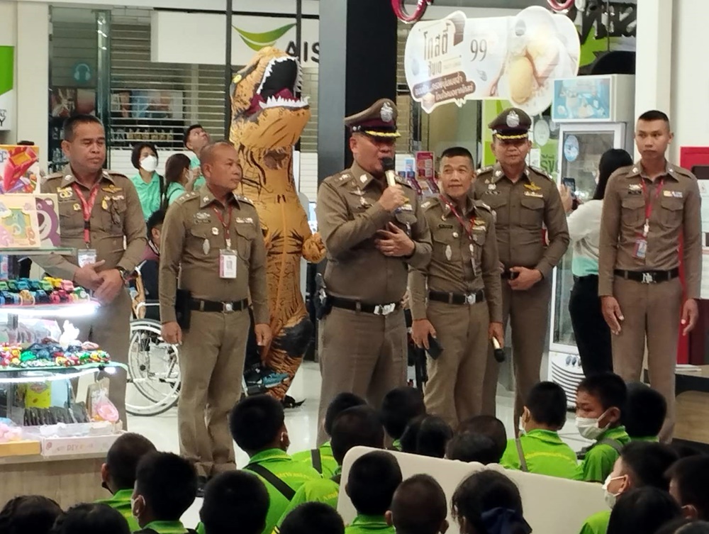 รองผู้การฯยโสธร ส่งนักเรียนแดร์ 220 คน หาประสบการณ์นอกห้องเรียนต้านภัยยาเสพติด