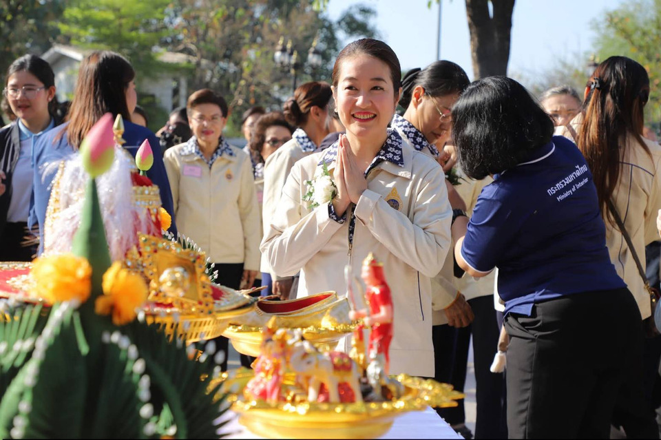 “จิณณารัชช์” นำแม่บ้านมหาดไทย 17 จังหวัดภาคเหนือ ประชุมสัญจรตาก เร่งเครื่องนโยบายลดโลกร้อนปี 2569