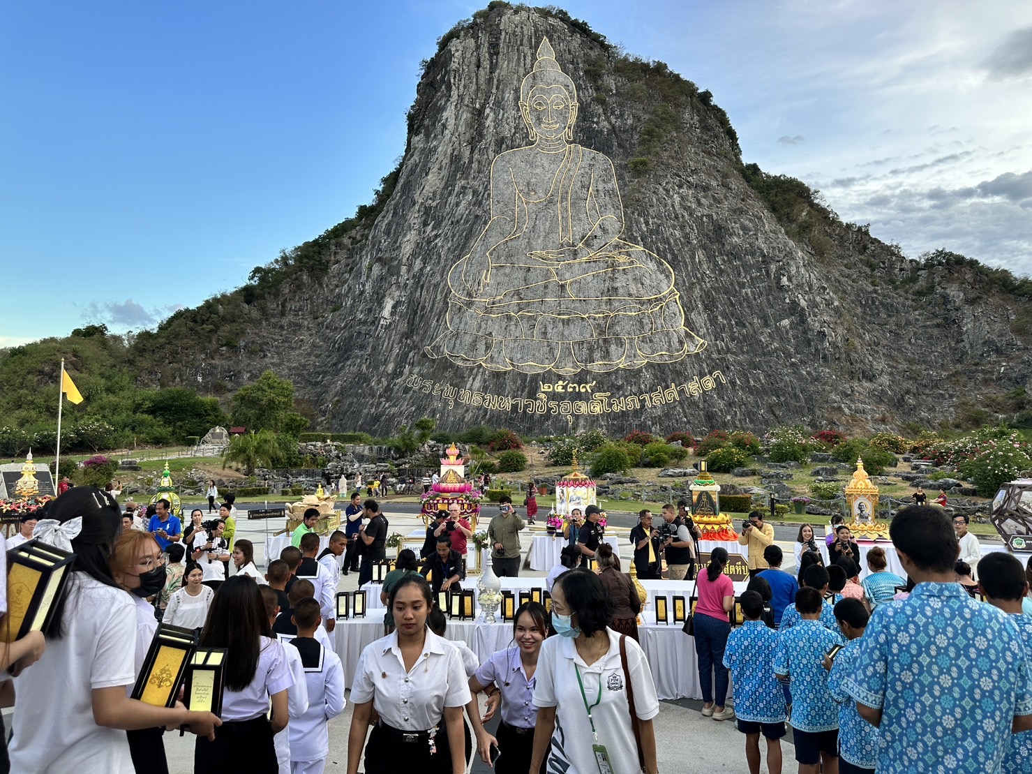ยิ่งใหญ่ตระการตา! ชลบุรีเปิดงานแห่โคม ชมพระฉาย สืบสายศิลป์ ถิ่นหนองจับเต่า เขาชีจรรย์ ครั้งที่ 9 ปลุกท่องเที่ยวเชิงวัฒนธรรม กระตุ้นศก.
