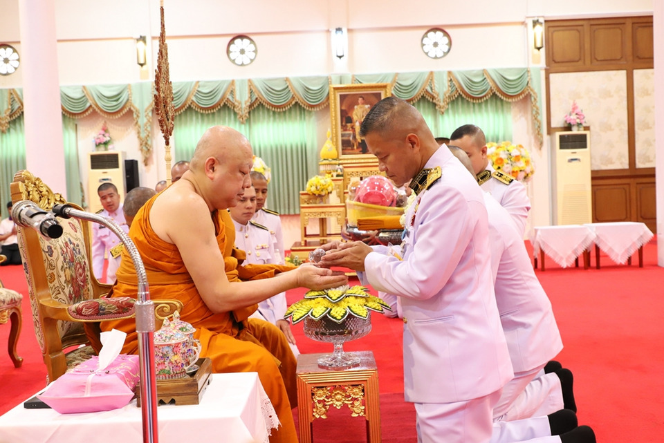 "ในหลวง" พระราชทานน้ำสรง ผ้าไตร ถวาย "พระราชวรเมธาจารย์" อายุวัฒนมงคล 61 ปี