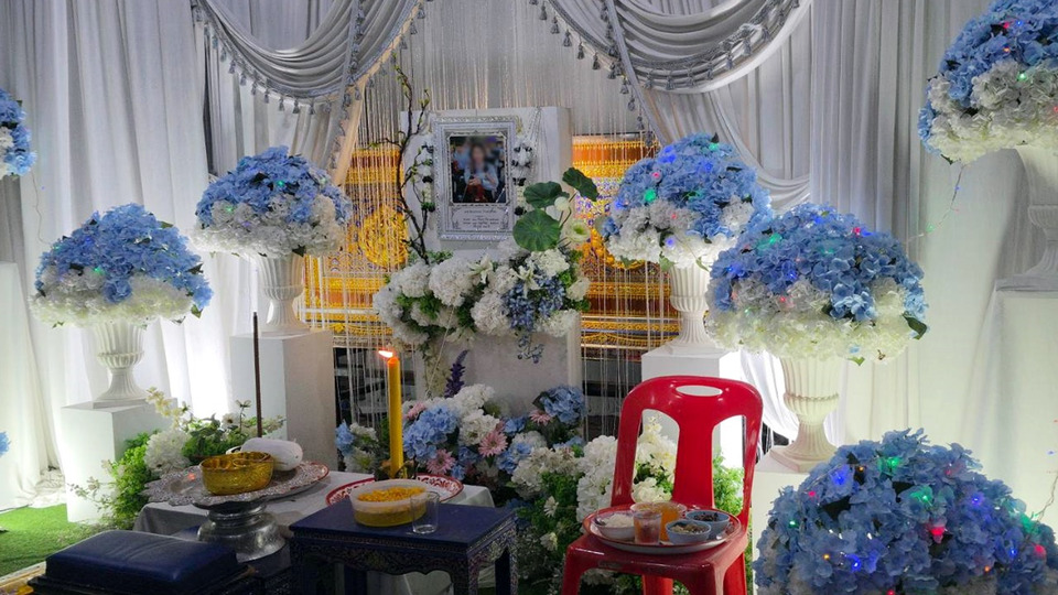 แม่ร่ำไห้รับร่างสาววัย 31 ถูกแฟนหนุ่มชาวกัมพูชาฆ่าก่อนผูกคอตาย คดีสะเทือนใจที่คอนโดฯ เขตประเวศ