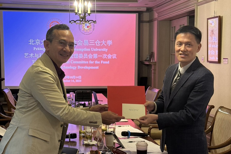 AU จับมือ Peking University ผนึกกำลัง AI พลิกโฉมหลักสูตร Arts and Design ปั้นบัณฑิตไทย–จีน สู่เวทีนวัตกรรมโลก