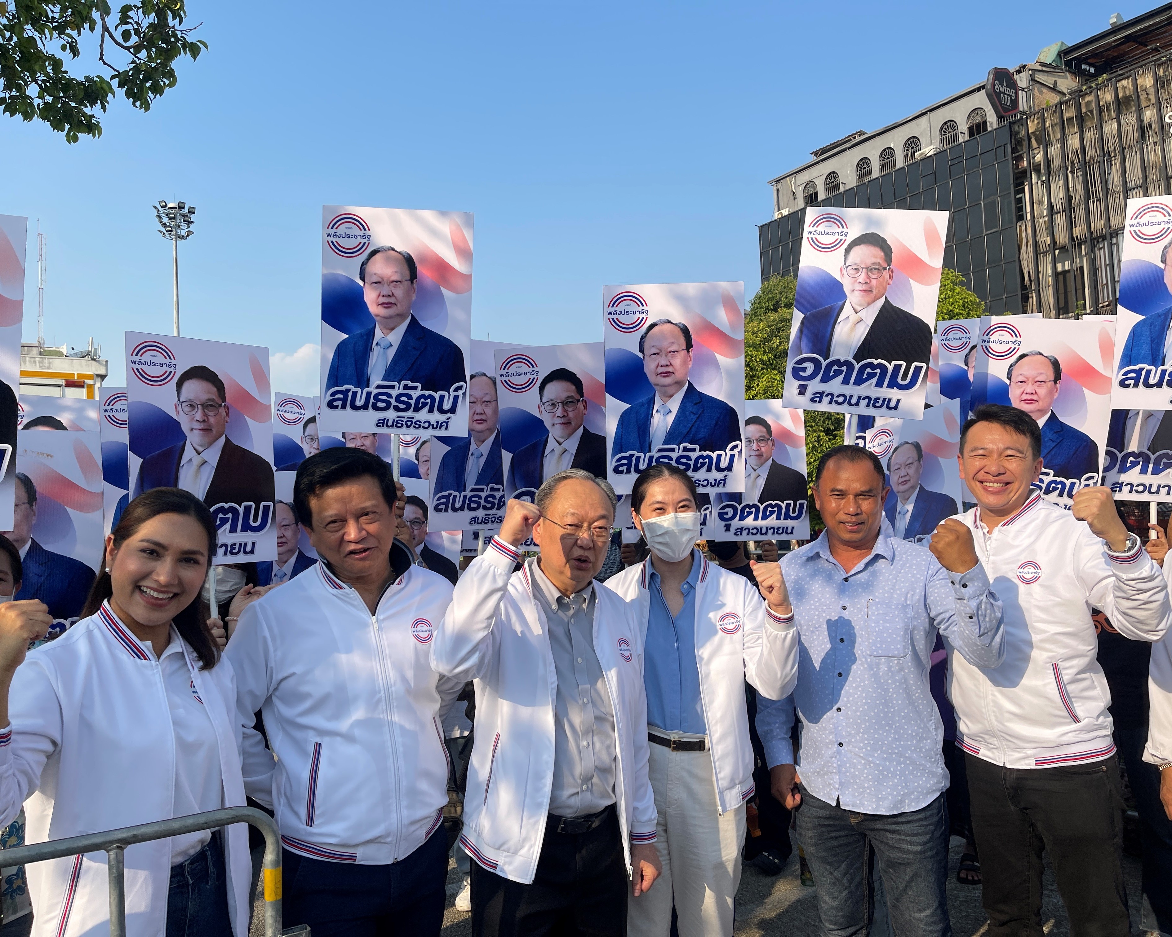 “พปชร.” ขนทัพใหญ่เปิดเวทีปราศรัยลานคนเมือง เปิดตัว "ผู้สมัคร 33 เขต " ชูนโยบายเศรษฐกิจขายฝันคนกทม. 