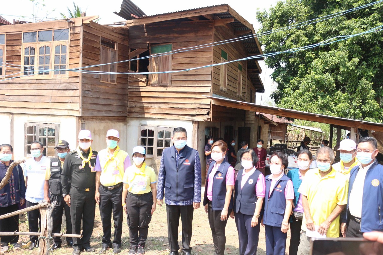 ผู้ว่าฯกาฬสินธุ์รุดเยียวยาปลอบขวัญเหตุพายุฤดูร้อน