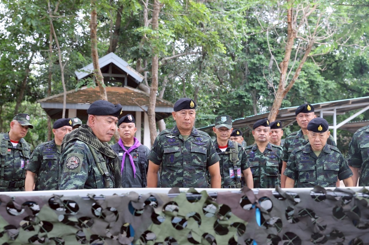 ผบ.ทบ. ลงพื้นที่ติดตามสถานการณ์ชายแดนไทย–กัมพูชาใน จ.สระแก้ว และ จ.จันทบุรี 