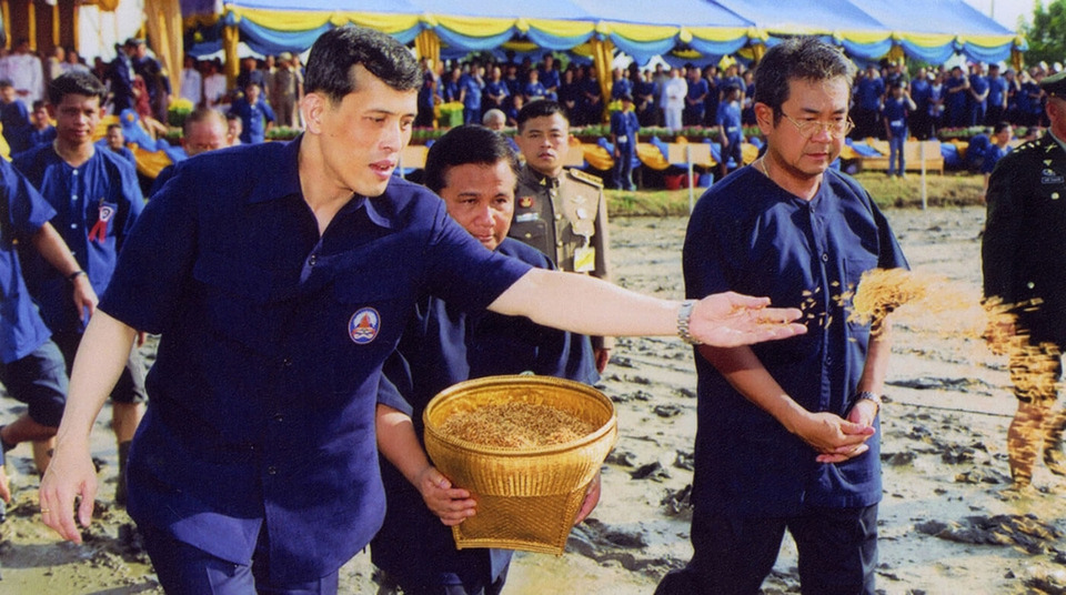 แก้ปัญหาถึงที่! "คลินิกเกษตรเคลื่อนที่" พระเมตตา ร.10 ซ่อม-สร้าง-เสริม อาชีพเกษตรกรไทย