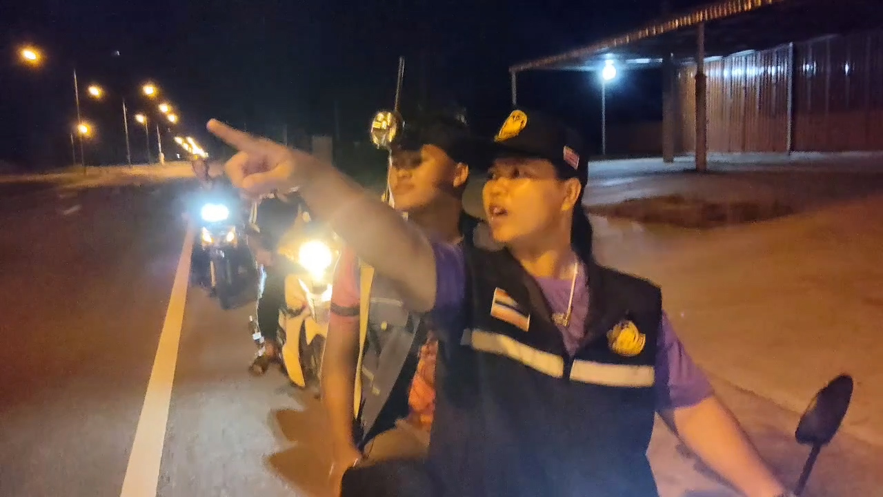 สุรินทร์พบโดรนบินจากฝั่งเขมร ส่วนผู้นำชุมชน ชรบ.และจิตอาสา ขี่จยย.ลาดตระเวนในหมู่บ้านพร้อมปืนลูกซอง ทุกพื้นที่