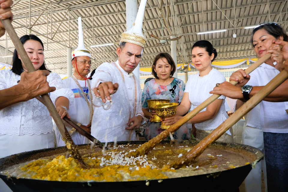 สุดยิ่งใหญ่! วัดนิคมสามัคคีชัย ลพบุรี กวนข้าวมธุปายาส วิสาขบูชา 2569 ครบรอบ 70 ปี สืบสานพุทธประเพณีไทย