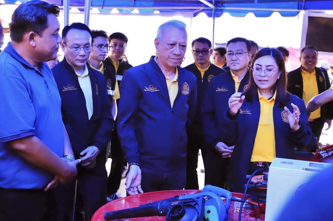 "พิพัฒน์" สั่งตั้งจุดบริการรับซ่อมอุปกรณ์ไฟฟ้า-รถมอเตอร์ไซค์ ช่วยผู้ประสบภัยน้ำท่วม ยาวตลอดเดือนตุลาคมนี้