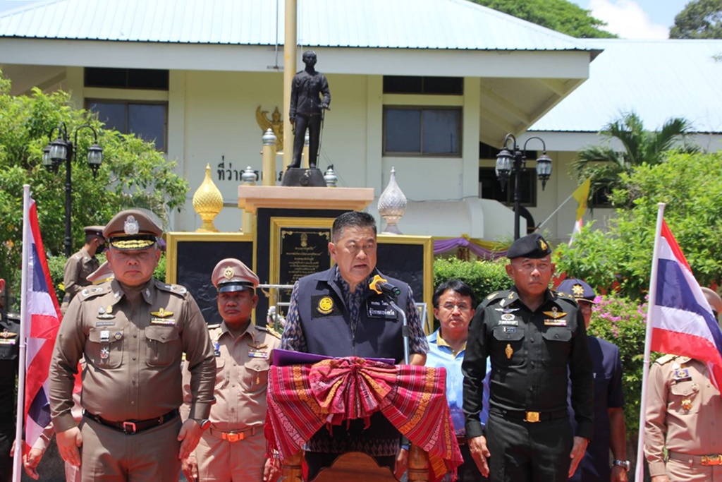 ร้อยเอ็ดปล่อยแถวชุดปฏิบัติการประจำตำบล รุกป้องกันและแก้ปัญหายาเสพติดใน อ.ธวัชบุรี