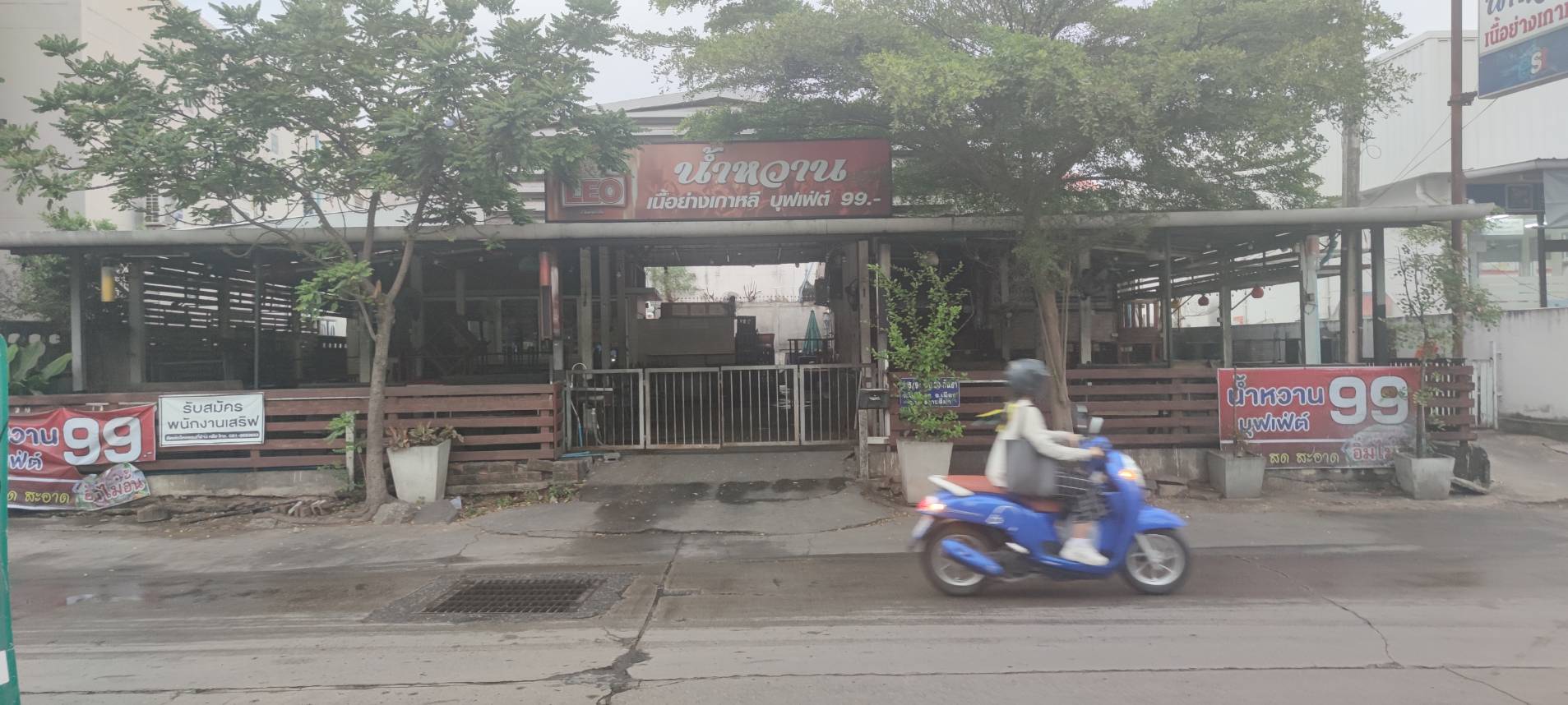 โคราชผวาบุฟเฟ่ต์ปิ้งย่างร้านค้าพร้อมใจกันปิด  ด้านคลัสเตอร์น้ำหวานลุ้นผลตรวจกว่า 500 ราย