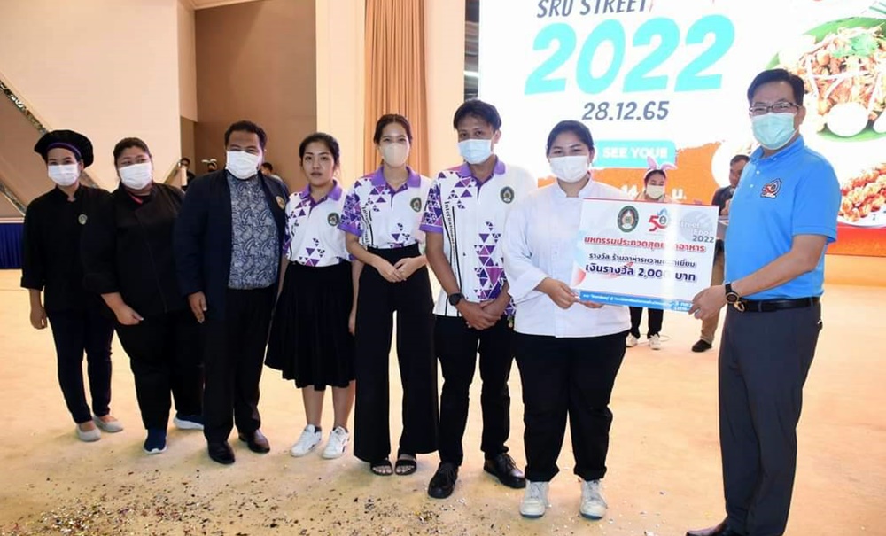 นักศึกษา มรส. จัดมหกรรมประกวดสุดยอดอาหาร street food 2022 ข้าวซอยไก่คว้าสุดยอดอาหารจานหลัก
