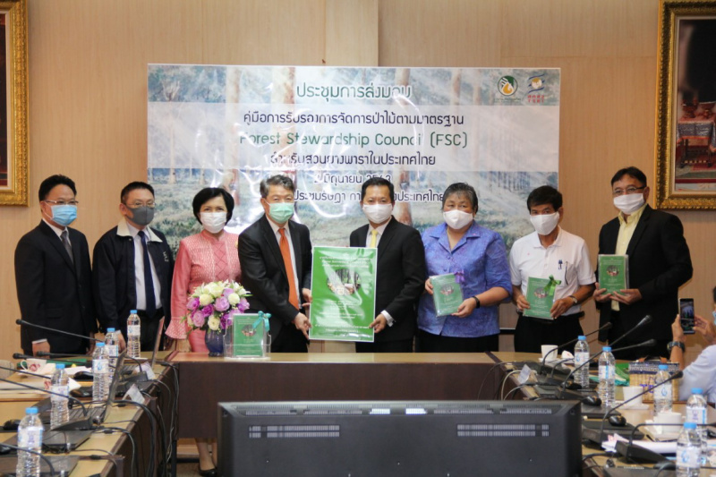 กยท. รับมอบคู่มือ FSC เล่มแรกในไทย เล็งเพิ่มเป้าขยายสวนยางมาตรฐานทั่วประเทศ