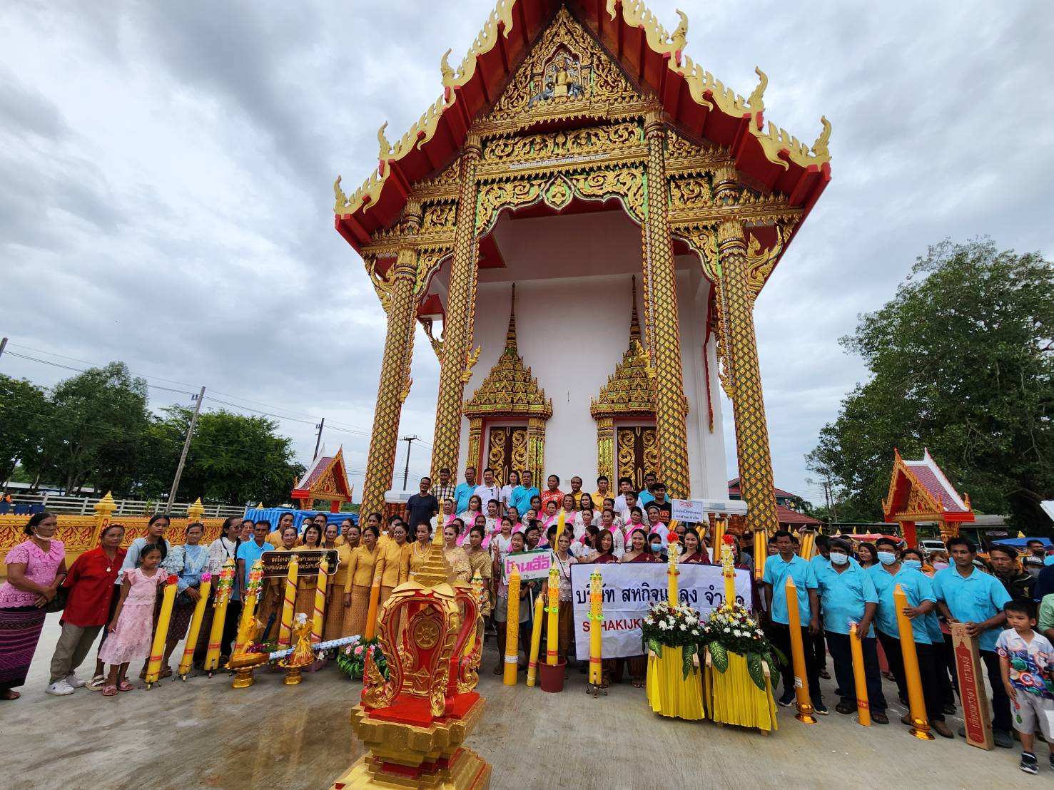 ชาวบ้าน 14 หมู่บ้านตำบลกระแสบน ระยองร่วมแห่เทียนพรรษานำถวายวัดในวันเข้าพรรษา 