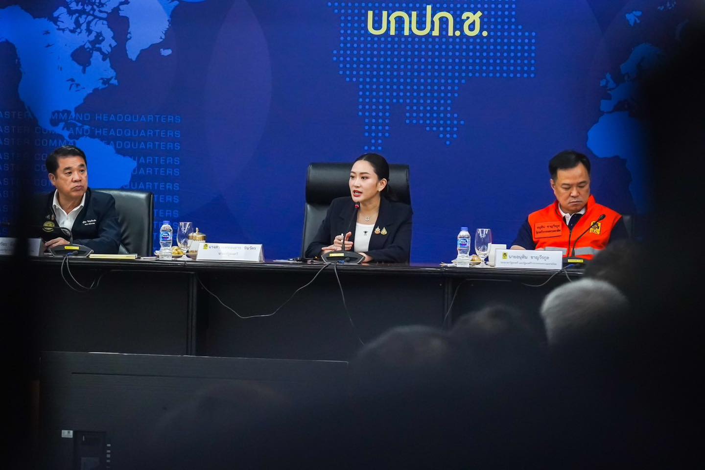 "นายกฯ" ถก "ศูนย์บกปภ.ช." ซัด " ปภ.-กสทช."  ส่ง SMS  แจ้งเตือนปชช.ช้า จี้ทำงานเร็วกว่านี้  ยันอาฟเตอร์ช็อกไม่กระทบไทย