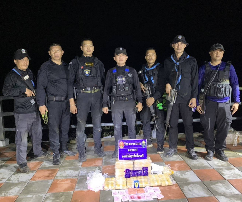ทหารพรานร่วม สน.เรือสังคม ทลายยานรกข้ามแม่น้ำโขง ยึดยาบ้า 1 แสนเม็ด พร้อม "พอตเค-แฮปปี้วอเตอร์" ยานรกสูตรฮิต