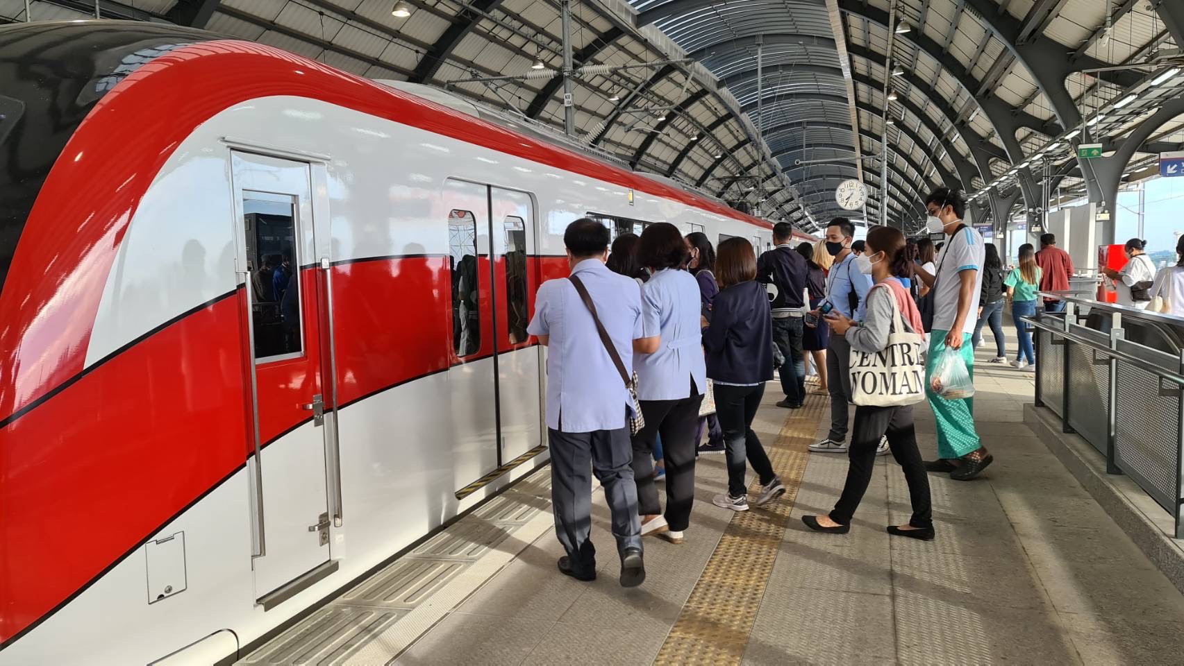 รถไฟฟ้าสายสีแดง จัดกิจกรรม "วันพ่อแห่งชาติ" ชวนคุณพ่อ-คุณลูก ร่วมสนุกลุ้นรับรางวัลอื่นกว่า 1,000 รางวัล ที่สถานีรถไฟฟ้าดอนเมือง