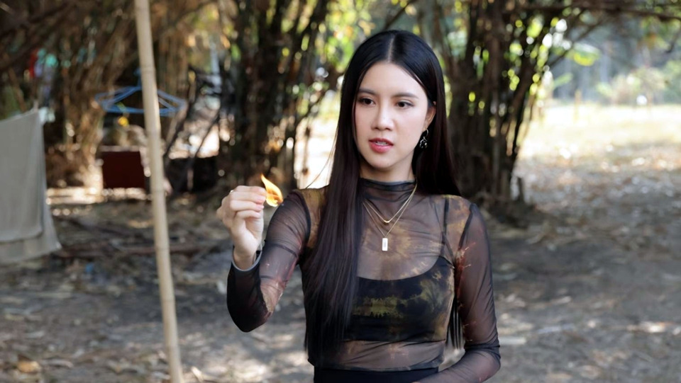 "แพม สุชานุช" สุดโหด!! เตรียมเผา "แอนน่า กลึคส์" ในละคร บ้านนางรำ