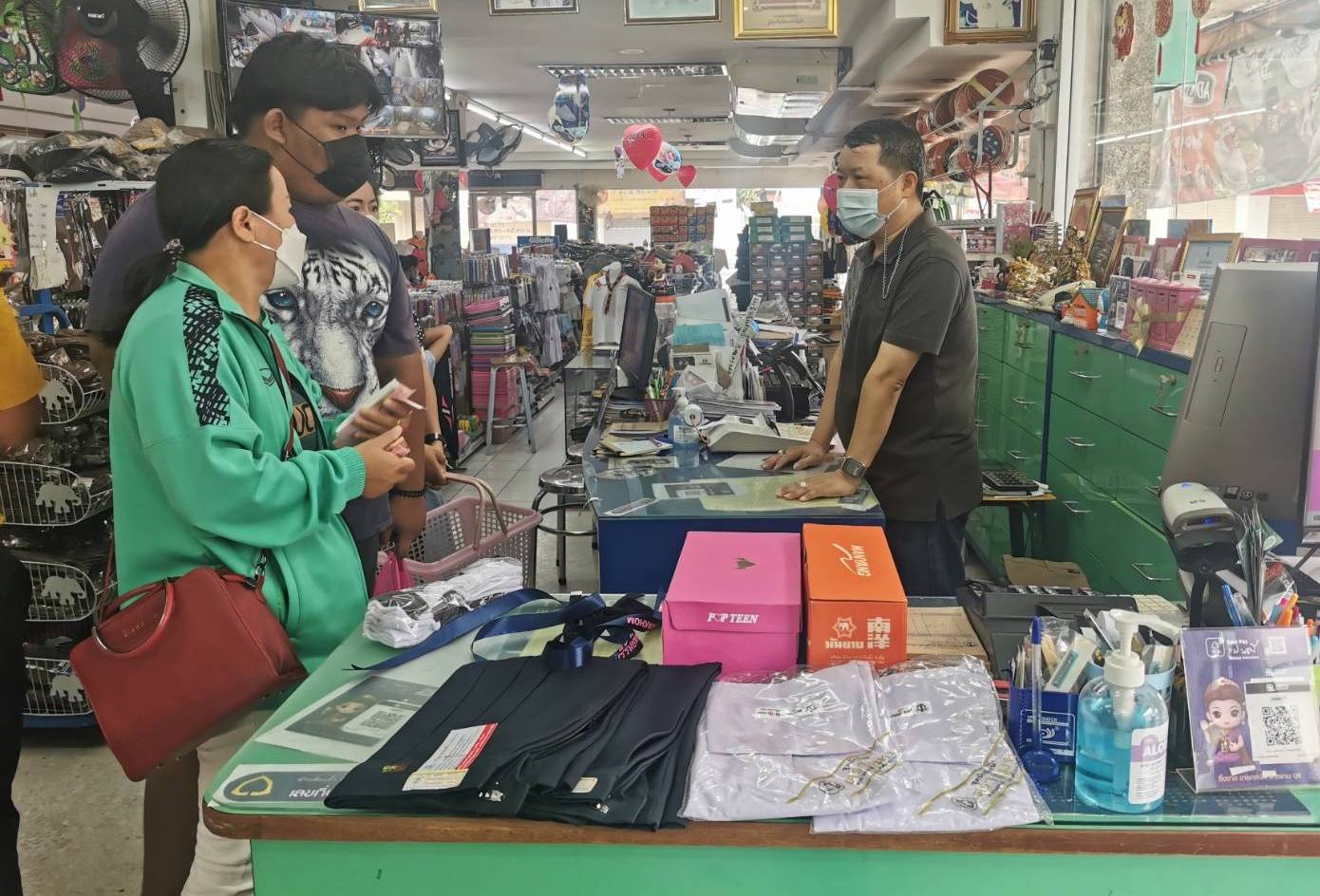 บุรีรัมย์เจอพิษโควิด​-วิกฤตของแพง​ ​ ทำผู้ปกครองซื้อเครื่องเขียน​ แบบเรียนลดลง​ ร้านขายโอดยอดลด 40 เปอร์เซ็นต์