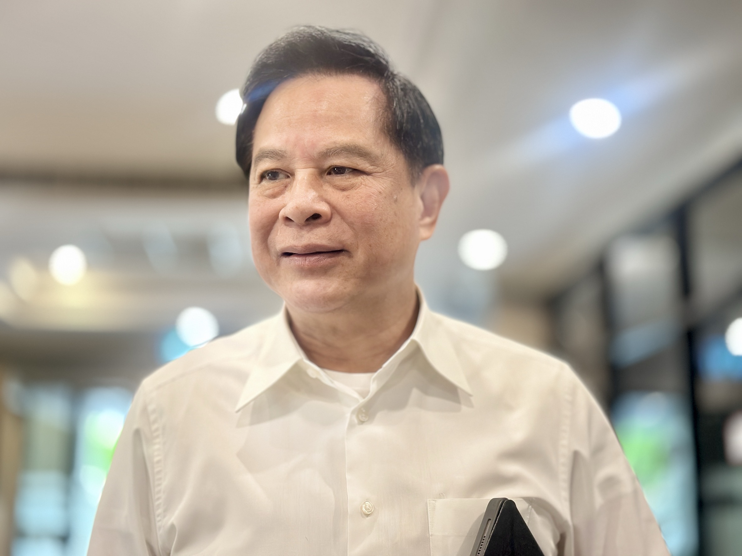“พีระพันธุ์” เตรียมขยายเวลาตรึงค่าไฟฟ้า - ดีเซลต่อ เผย สถานะกองทุนน้ำมันเริ่มดีขึ้น 