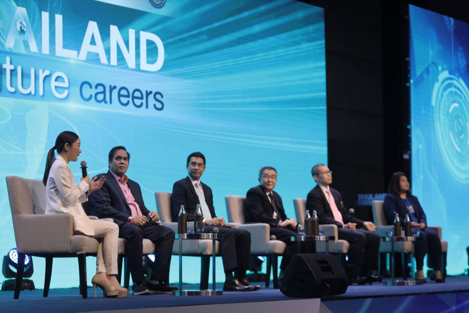 "อว." จัดงาน "THAILAND Future Careers" ถก "กกร." สร้างคนสู่อาชีพแห่งอนาคต ชี้ด้านดิจิทัล-ไซเบอร์ซีเคียวริตี้-เซมิคอนดักเตอร์ขาดแคลนสุด  