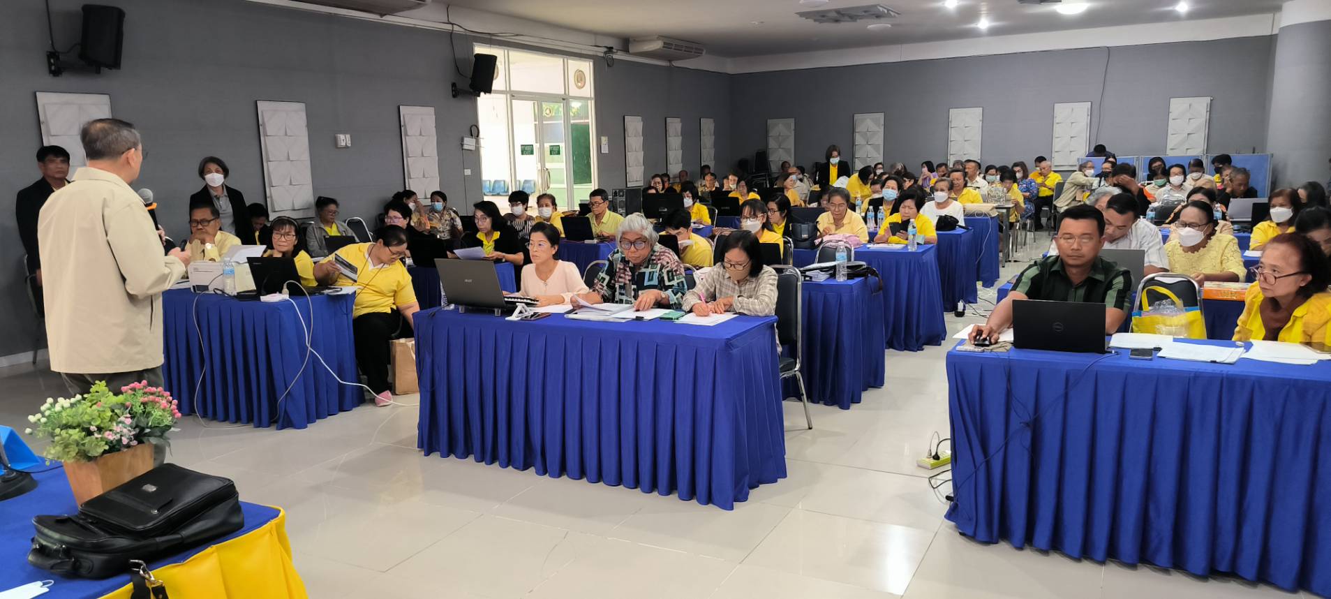 โคราชผงะ ! ข้าราชการครูบำนาญรวมตัวขอให้รบ.ช่วยเหลือจริงจังหลังประสบปัญหาหนี้สินและวิกฤตทางเศรษฐกิจ