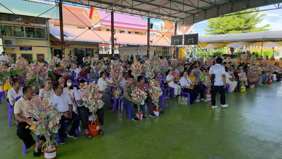 ศรัทธาล้นวัด! 67 ชุมชนแห่ผ้าป่ากว่า 100 กอง ถวายวัดกล้าชอุ่ม ยอดทำบุญทะลุ 7.4 แสนบาท พร้อมเซอร์ไพรส์วันเกิด “นายกจ่ายุทธ” 