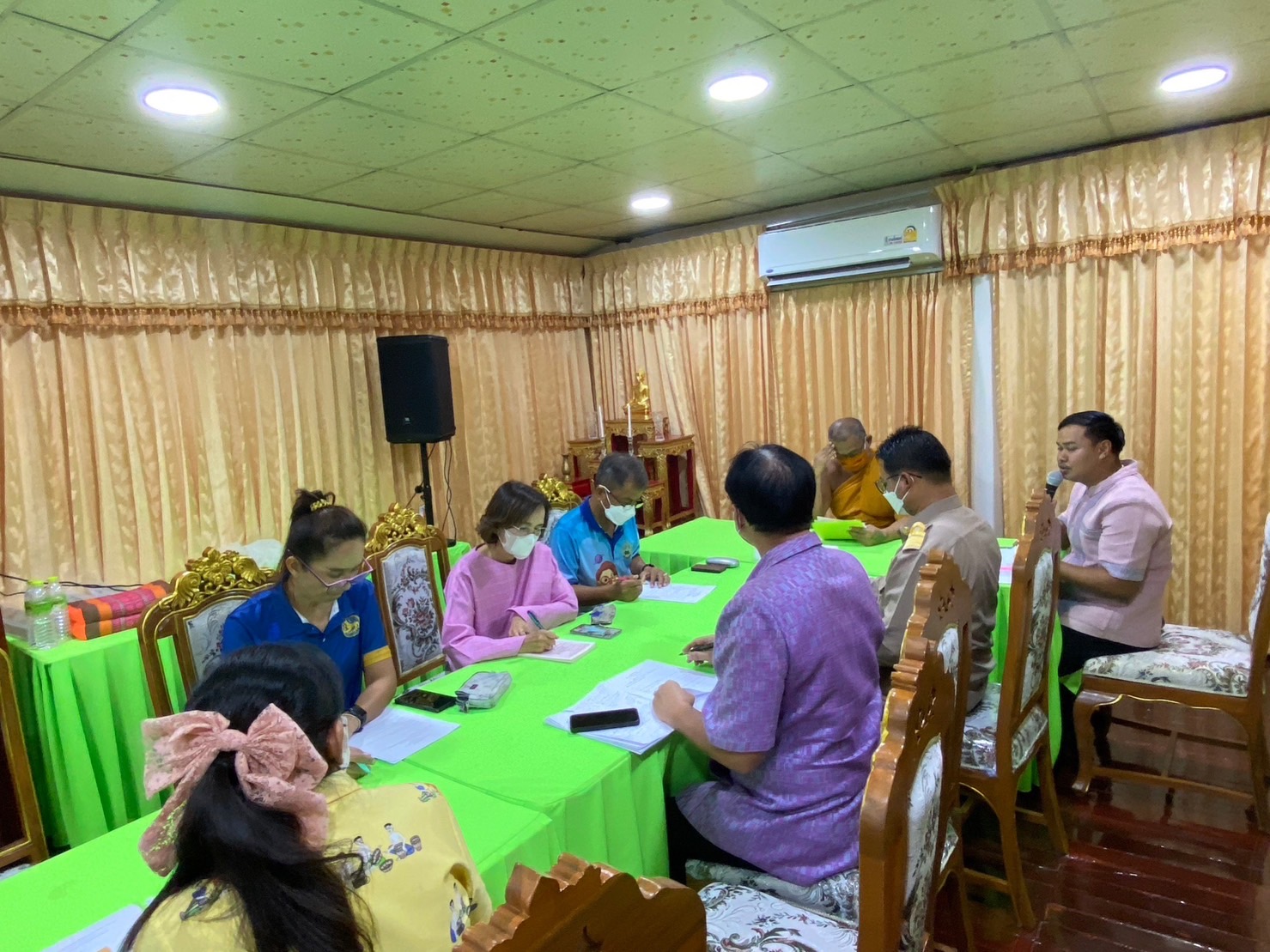 มูลนิธิพัฒนาคุณภาพชีวิตเด็กเปราะบางและเด็กยากจน อำเภอแสวงหา จัดประชุมคณะกรรมการที่วัดพัฒนา 