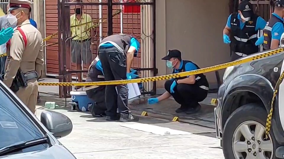 เซียนพระตลาดพญาไม้แค้นสะสม กระหน่ำยิงครอบครัวหมอเสียชีวิต 2 ศพ 