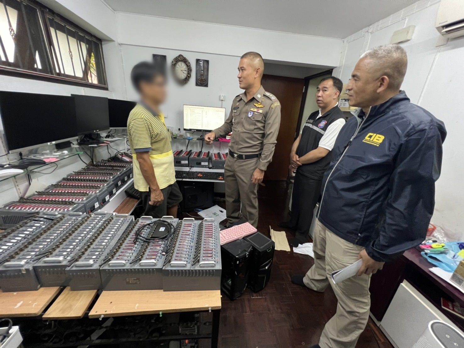 ผู้ช่วยผบ.ตร. เปิดปฏิบัติการ “ระเบิดสะพานโจร” ครั้งใหญ่สุดในไทย จับ 2 ผู้ต้องหา พร้อมกว่าหมื่นชิ้น 