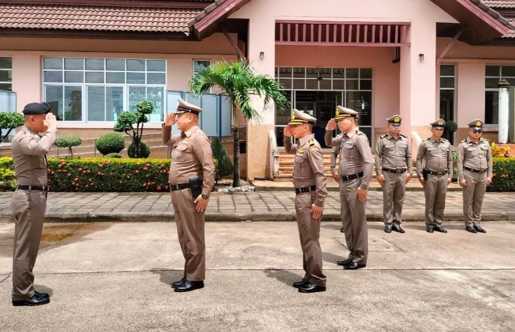 รอง จตช.(1) ตรวจเยี่ยมบำรุงขวัญและติดตามการปฏิบัติงานของหน่วย ตามนโยบาย ผบ.ตร.ที่ จุดผ่อนปรนการค้า อ.บ้านแพง ตม.จว.นครพนม