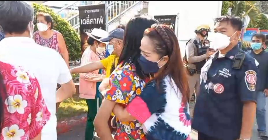 โชคดีชาร์จตัวทัน! สาววัย 25 ปี ป่วยโรคซึมเศร้า-เครียดกระโดดสะพานลอยย่านประชาอุทิศ