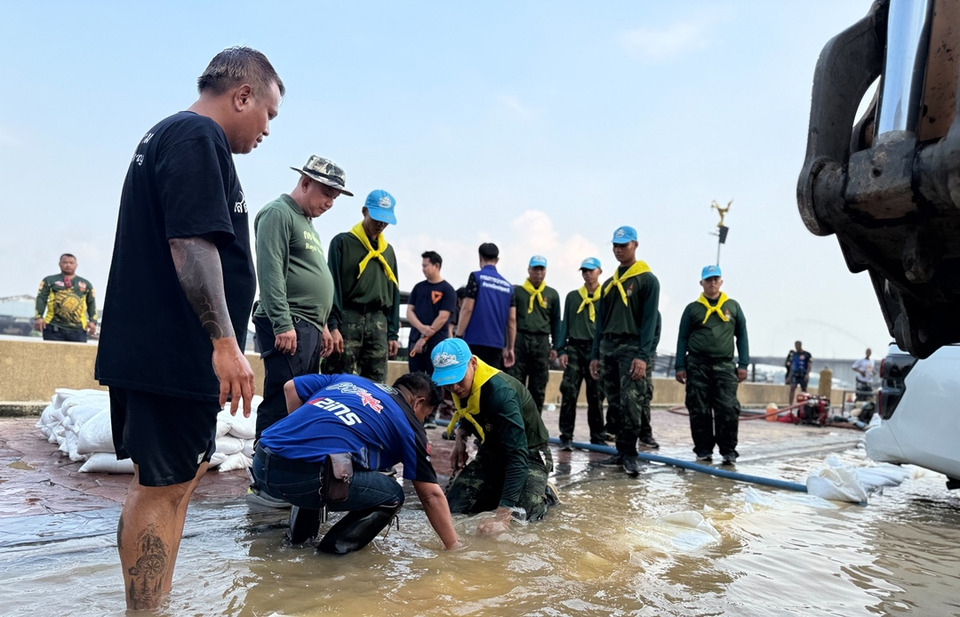 กองทัพบก เดินหน้าช่วยเหลือประชาชนจากอิทธิพลพายุ “คัลแมกี” ต่อเนื่อง 