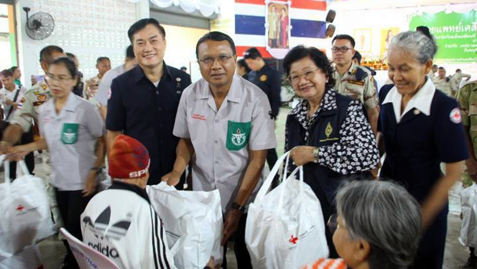 ร้อยเอ็ดจัดหน่วยแพทย์เคลื่อนที่ พอ.สว. บริการประชาชนโพธิ์ชัย พร้อม 75 หน่วยงานร่วมดูแล