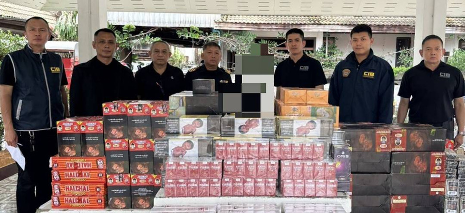 “แม่สอด 1” สั่งลุย! ทลายคลังบุหรี่เถื่อน จับหญิงต่างด้าว ยึดของกลางกว่า 1,000 รายการ 